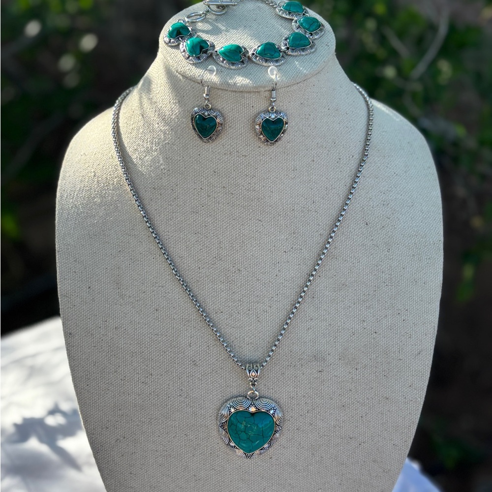 Silver and Green Heart Jewelry Set